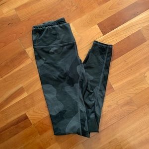 Camo alo yoga leggings